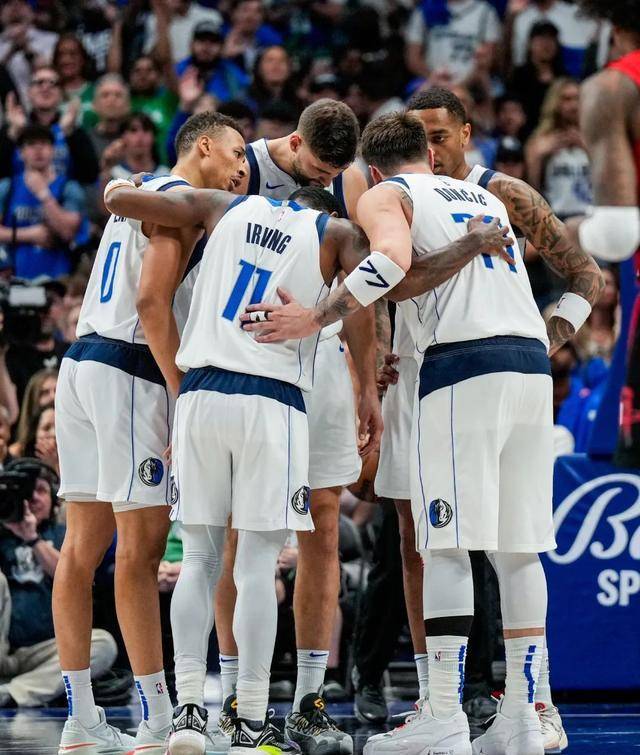 爱游戏电竞官网-包含激烈碰撞：季后赛的最爆炸对决之一的词条