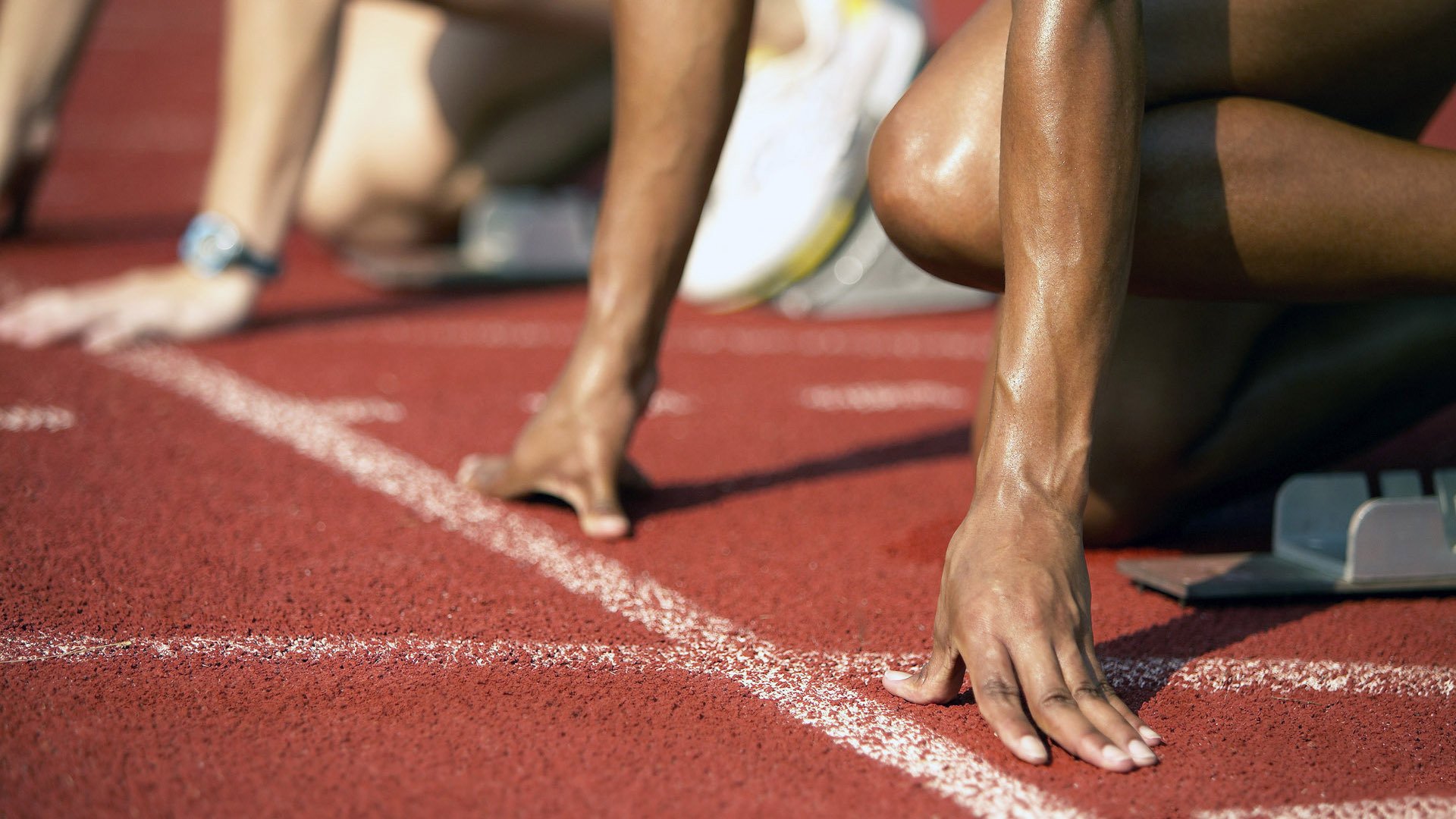 爱游戏体育-精湛技术使球队门将功不可没，稳健守门护住球门，守门员技术